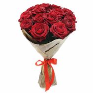 15 троянд в папері