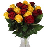 Червоно жовтий букет троянд
