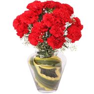 Червоні гвоздики в букеті