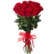 Червоні імпортні троянди в букеті