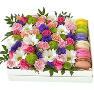 Літня композиція з макарунами