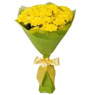 Маленький букет желтых хризантем