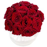 Небольшая коробка с розами