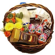 Подарочная корзина с цветами