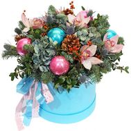 Казкова новорічна коробка з квітами