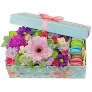 Унікальна коробка квітів з макарунами