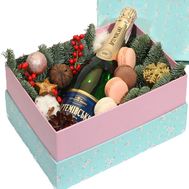 Новорічна коробка з макарунами