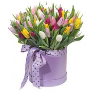 Большая коробка с тюльпанами