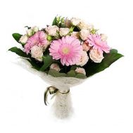 Букет із кущових троянд і гербер