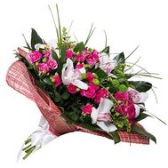 Букет из кустовых роз и орхидей