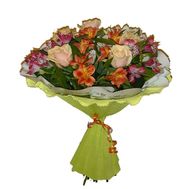 Букет із троянд і альстромерій