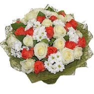 Букет из роз и хризантем