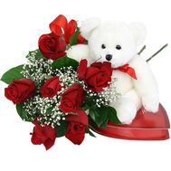 Букет роз с игрушкой