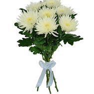 Небольшой букет одиночных хризантем