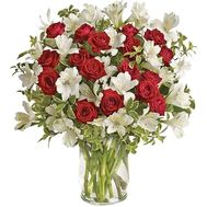 Букет из красных роз и белых альстромерий