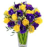 Контрастный букет из желтых роз и фиолетовых эустом