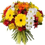 Красочный букет из гербер, альстромерий и хризантем