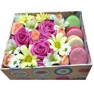 Збірний букет в квадратній коробці