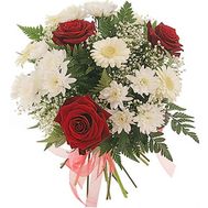 Букет із хризантем і троянд