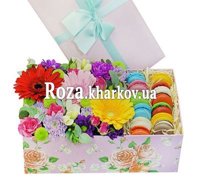 Блистательная коробка цветов с macarons