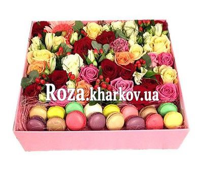 Большая коробка с макарунами