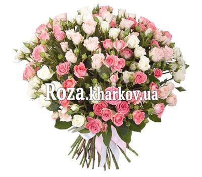 Большой букет кустовых роз