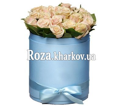 Коробка кремових троянд Коробка кремових троянд