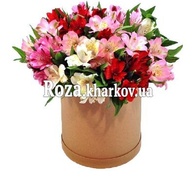 Красива коробка з альстромерій