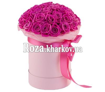 Красивые розы в коробке Красивые розы в коробке