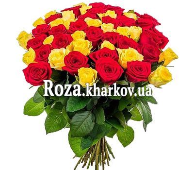 Красно желтый букет из роз