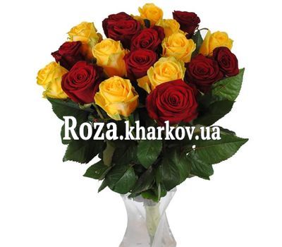 Красно желтый букет роз