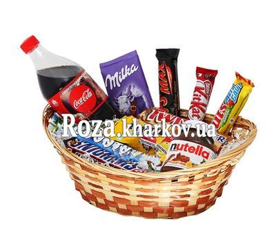 Небольшая корзина сладостей