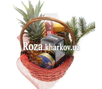 A small Christmas basket A small Christmas basket