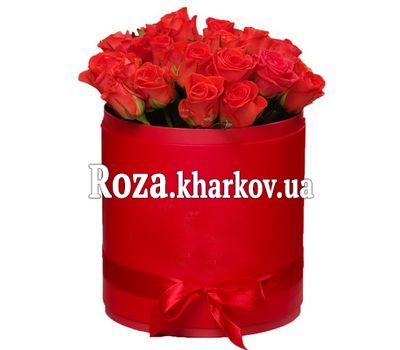 Оранжевые розы в шляпной коробке