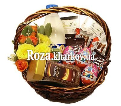 Подарочная корзина с цветами