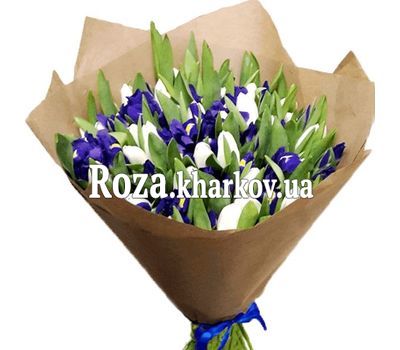 Букет из тюльпанов и ирисов в бумаге