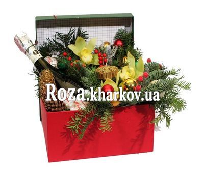 Коробка с шампанским и цветами на Новый год