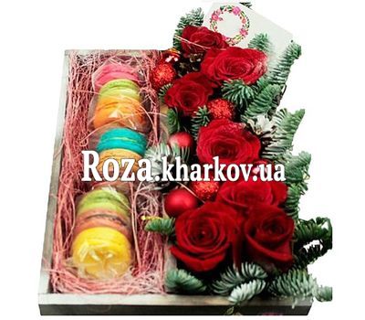 Christmas box with roses and macaroons