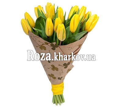 Желтые тюльпаны в бумаге