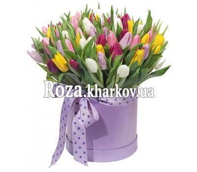 Большая коробка с тюльпанами