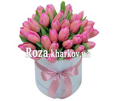 Розовые тюльпаны в коробке