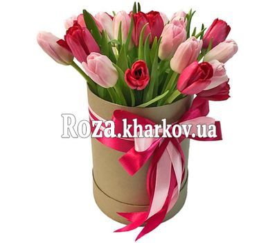 Тюльпаны в коробке на подарок