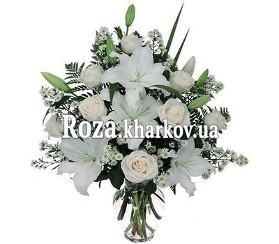Букет цветов из роз и лилии