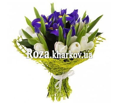 Букет из ирисов и тюльпанов