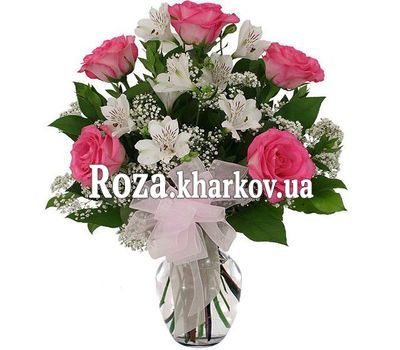 Букет из роз и альстромерий