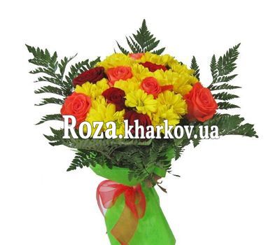 Bouquet of roses and chrysanthemums