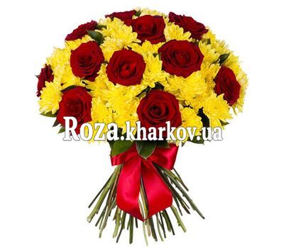 Bouquet of roses and chrysanthemums
