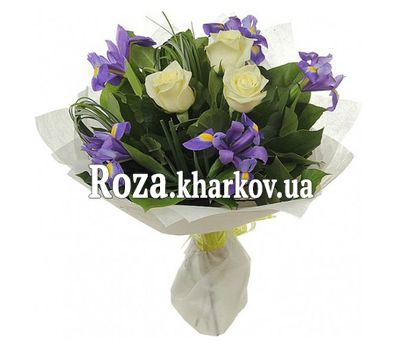 Букет из роз и ирисов