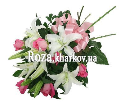 Букет из роз и лилии