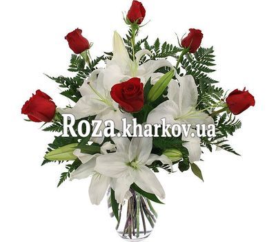 Букет из роз и лилии